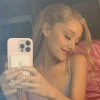 Ариана Гранде @itsrealbeautyy emoji