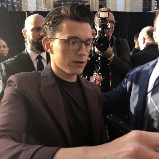 TomHollandismyhusband2 :: @fStikBot