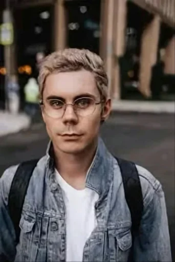 Умный человек @MoiStikiBot