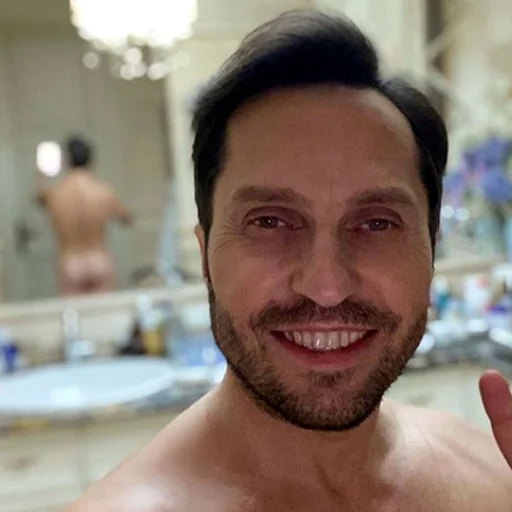 артур пирожков |